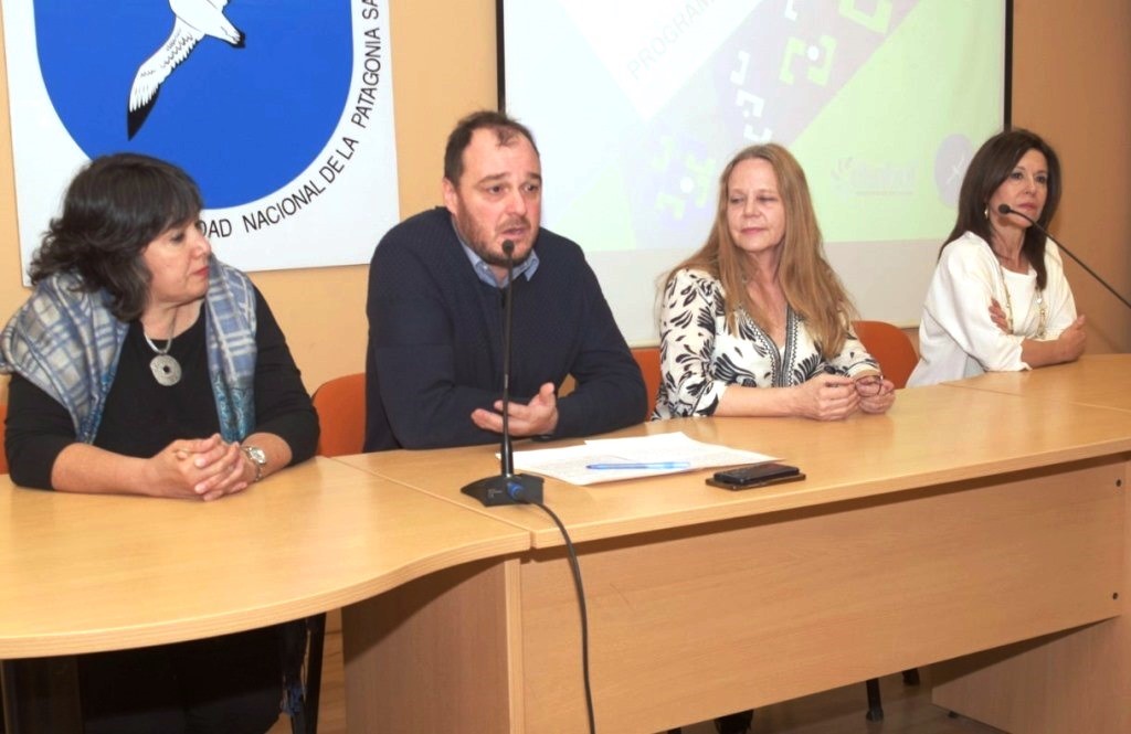 Educación firmó un convenio con la UNPSJB para articular el nivel secundario con el superior