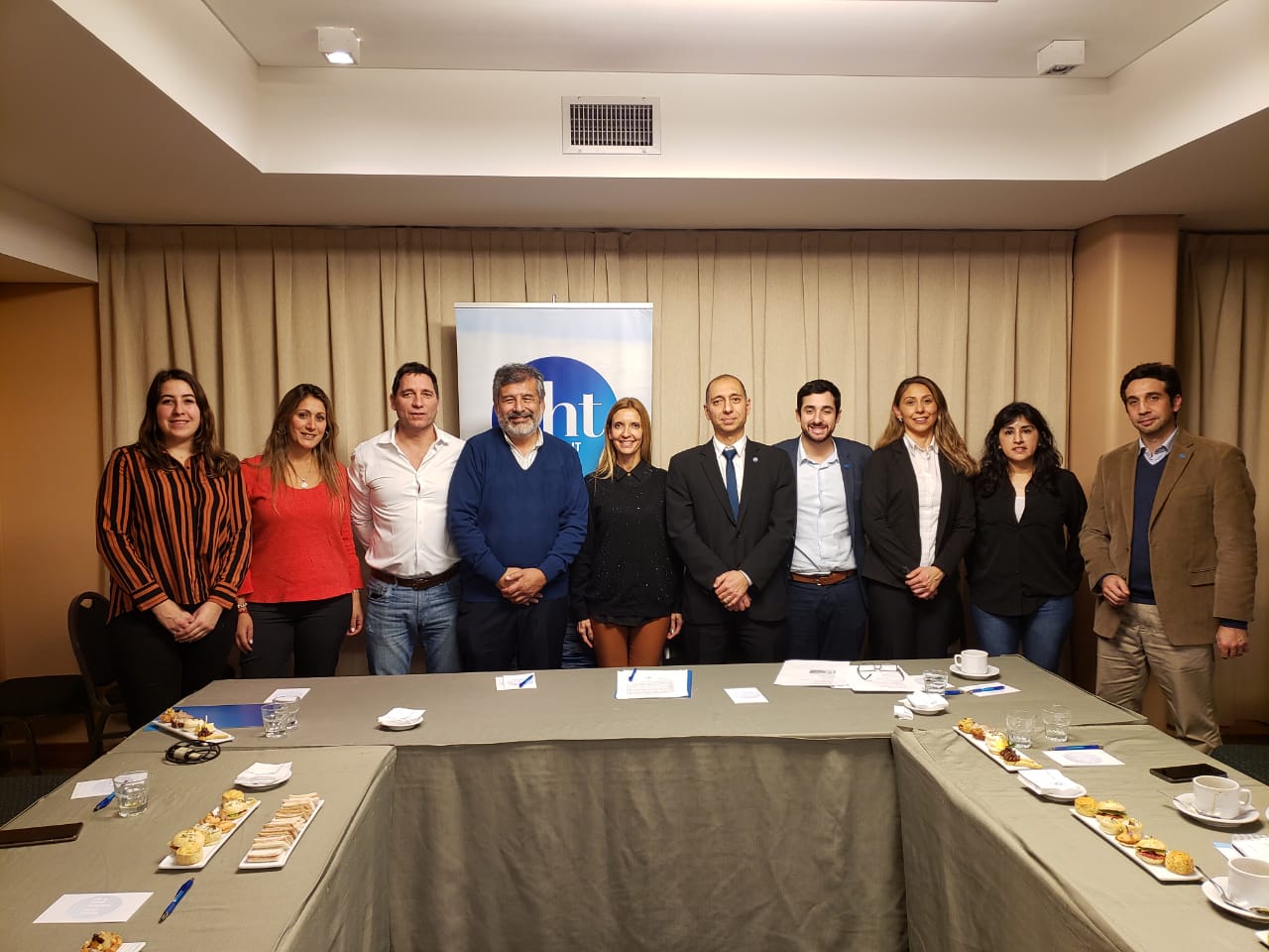 Reunión que la Asociación de Hoteles de Turismo (AHT)