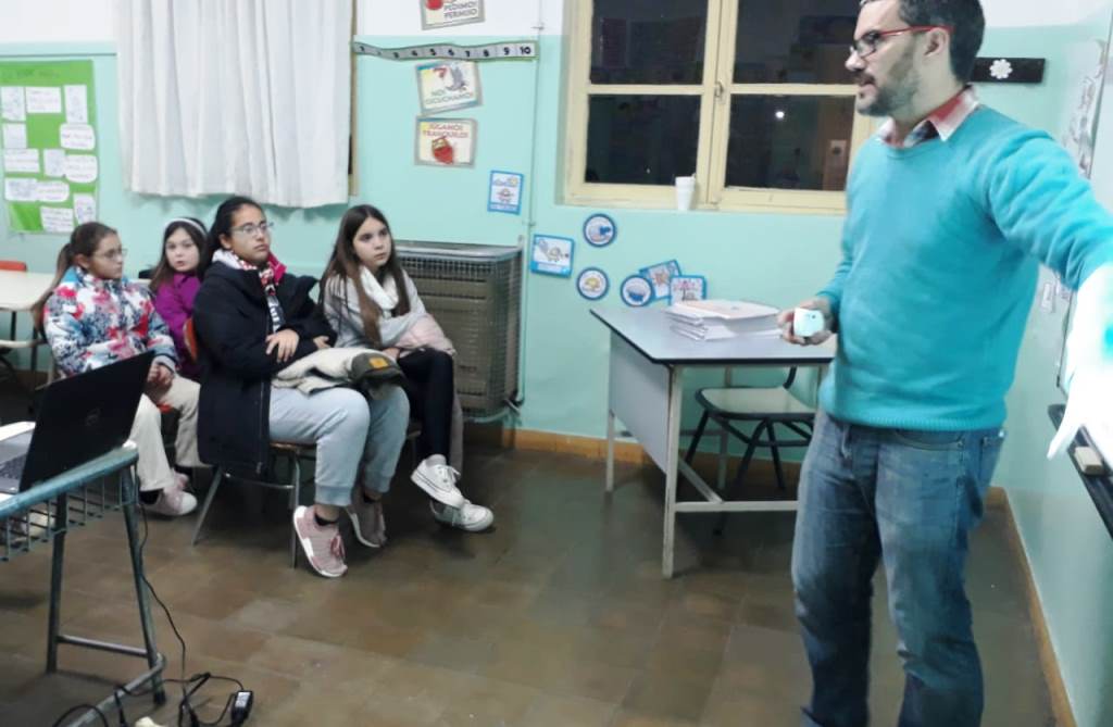 Ciencia presentó material educativo en la Feria Del Libro