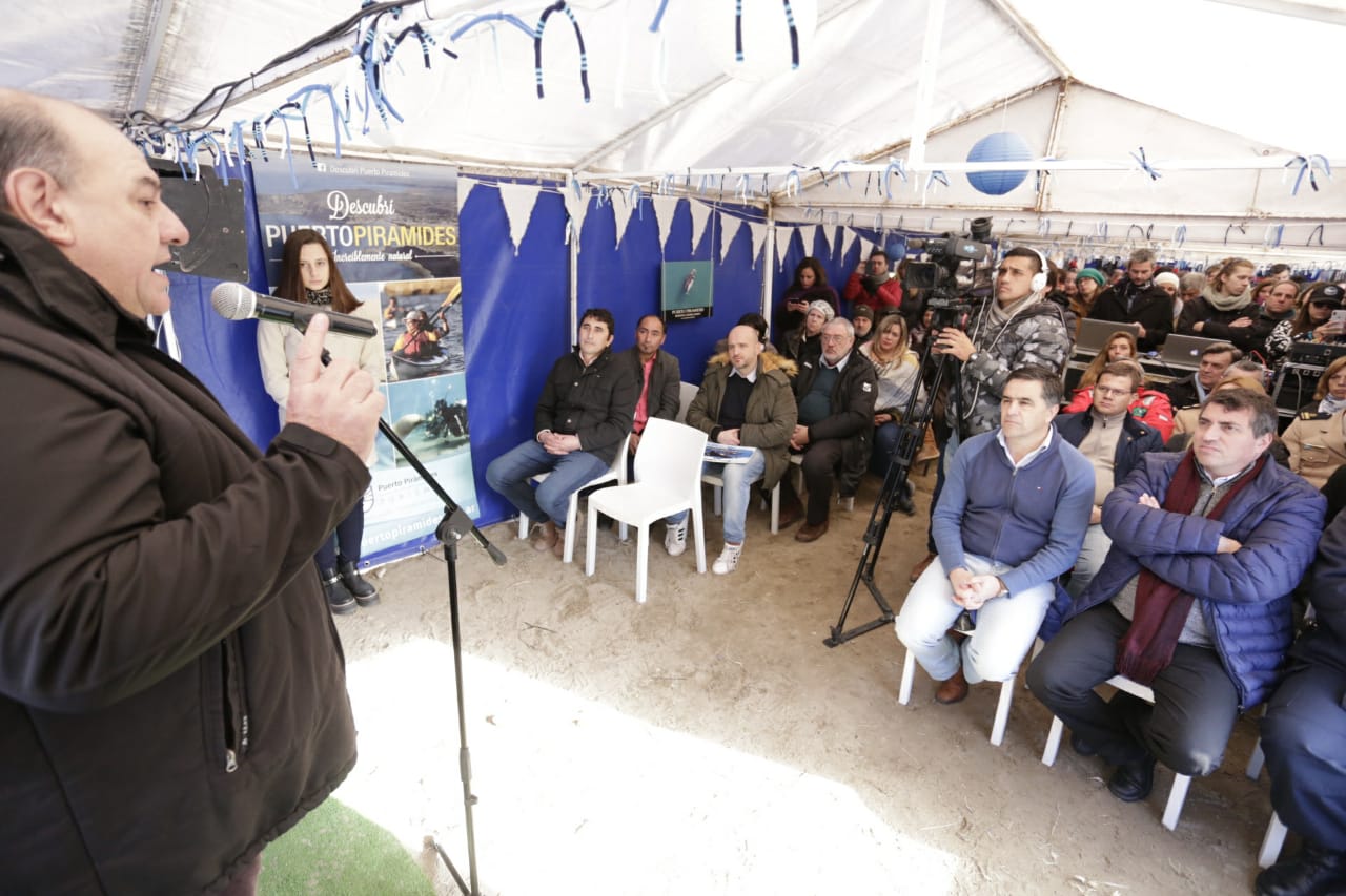 Se realizó la apertura oficial de la Temporada de Ballenas 2019