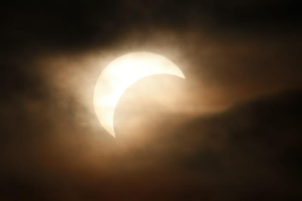 El eclipse solar se vivió en el Bosque Petrificado Sarmiento