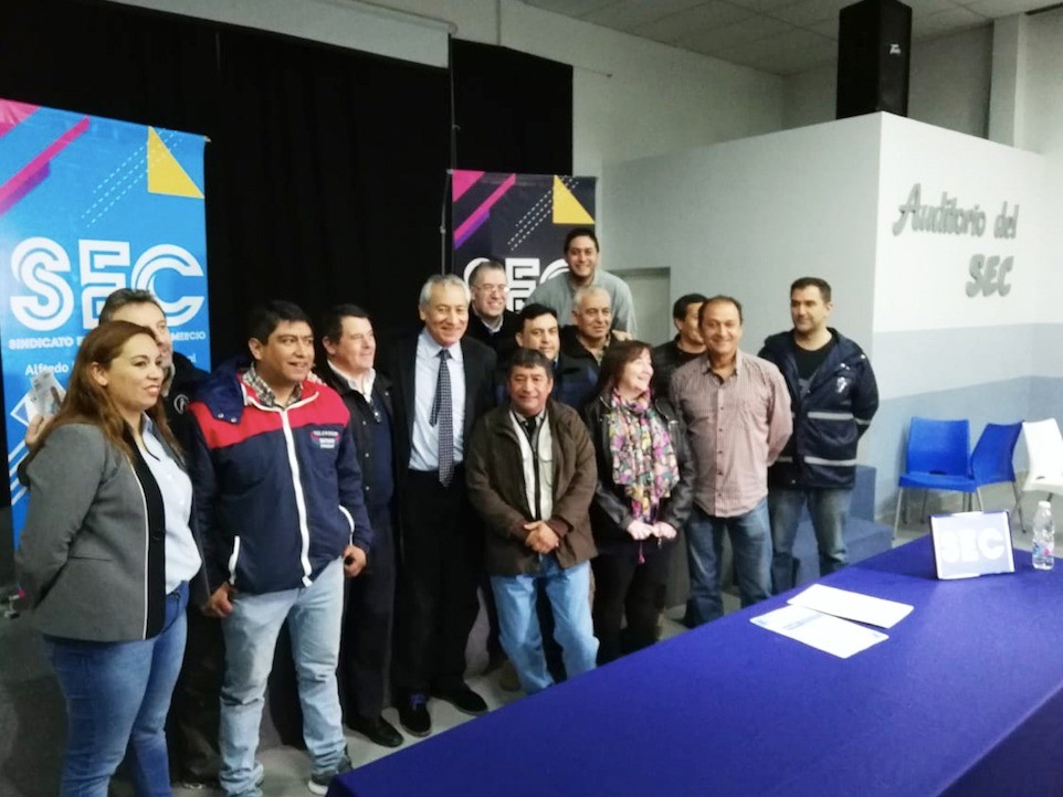 Alfredo Beliz firmó convenios con distintos gremios de la provincia de Chubut