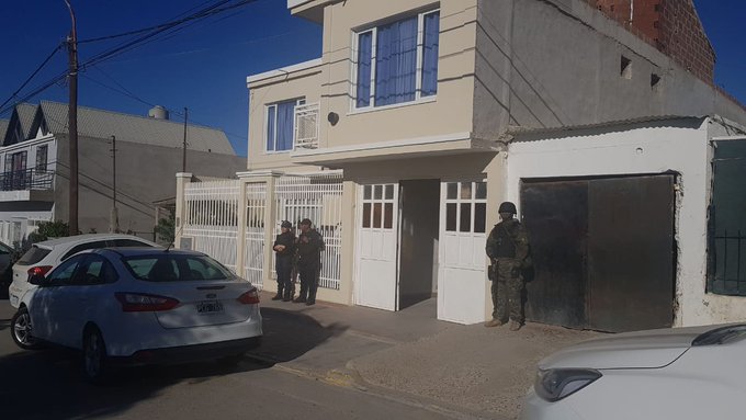Seis allanamientos se realizaron en la ciudad de Puerto Madryn, lográndose la aprehensión de seis sujetos