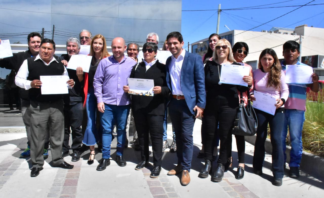 Entrega de certificados de  capacitaciones y cursos realizados por la Municipalidad de Puerto Madryn