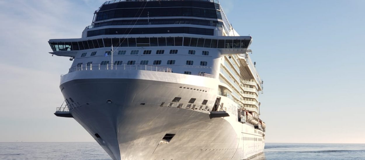 Gran movimiento en Puerto Madryn por la llegada del Crucero Celebrity Eclipse