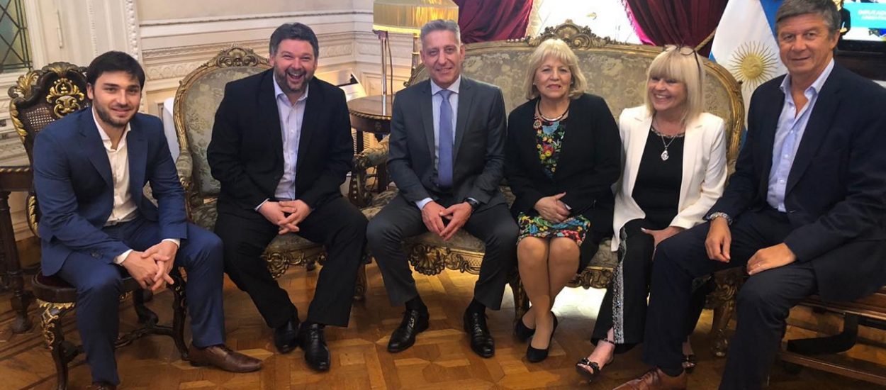 Arcioni acompañó a los diputados nacionales por Chubut que tomaron juramento en la sesión preparatoria de la Cámara baja