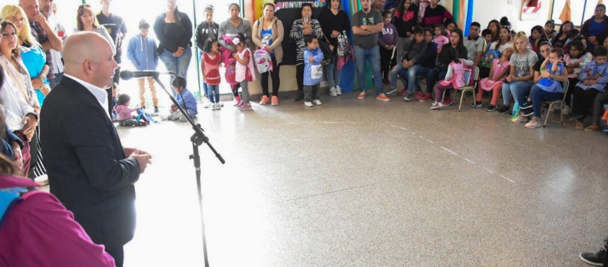 Gustavo Sastre, en el marco del acto de inicio de clases en el Centro de Desarrollo Infantil Pichi Ñecum