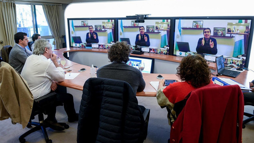 PREVIO A LOS ANUNCIOS, EL PRESIDENTE HABLÓ CON LOS GOBERNADORES DE LAS PROVINCIAS CON MAYORES CONTAGIOS