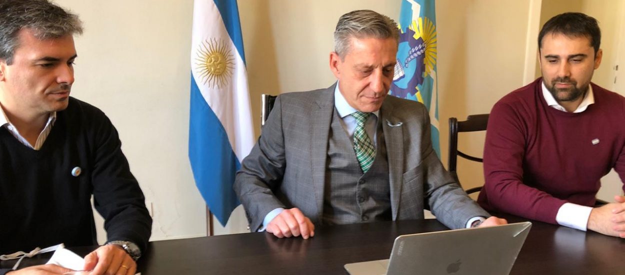 ARCIONI SE REUNIÓ POR VIDEOCONFERENCIA CON SASTRE Y PRESIDENTES DE BLOQUES