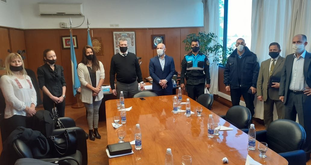 ALVAREDO RECIBIÓ A MASSONI Y ACORDÓ TRABAJO CONJUNTO DEL BANCO DEL CHUBUT CON EL CONSEJO DE BIENESTAR POLICIAL