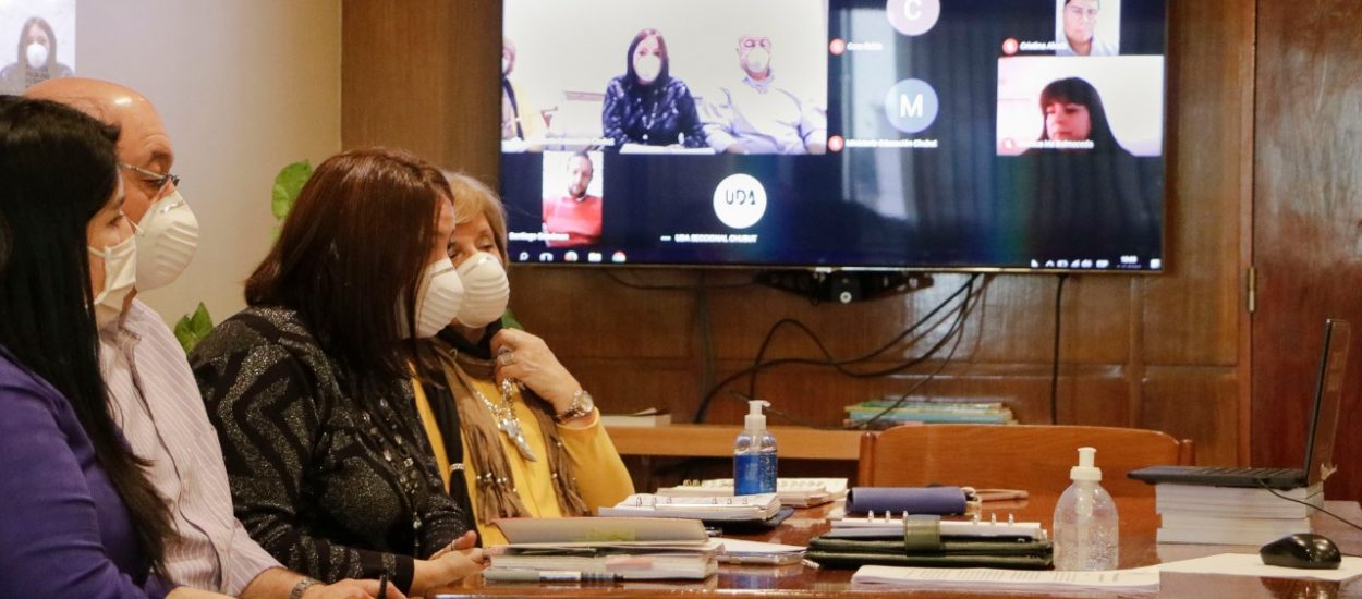 PERATA MANTUVO HOY EL PRIMER ENCUENTRO CON LOS GREMIOS DOCENTES