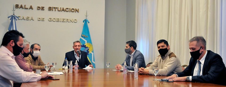 ARCIONI ENTREGÓ 700 MIL PESOS DE APORTES PARA PRODUCTORES DE CUSHAMEN, EPUYÉN, GUALJAINA Y GAN GAN