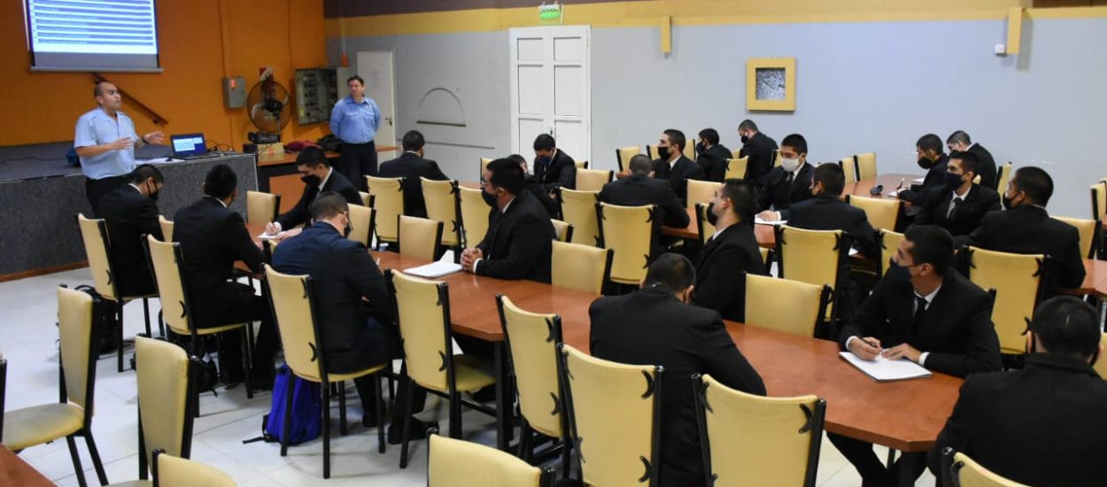 CURSO DE MANEJO DEFENSIVO PARA FUTUROS AGENTES DE POLICÍA