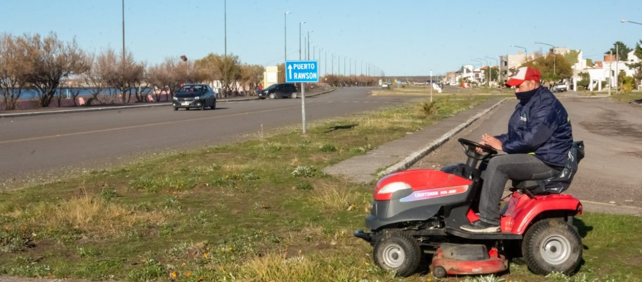 EL MUNICIPIO DE RAWSON DESPLEGÓ UNA LOGÍSTICA DE LIMPIEZA URBANA Y EMBELLECIMIENTO EN EL PUERTO