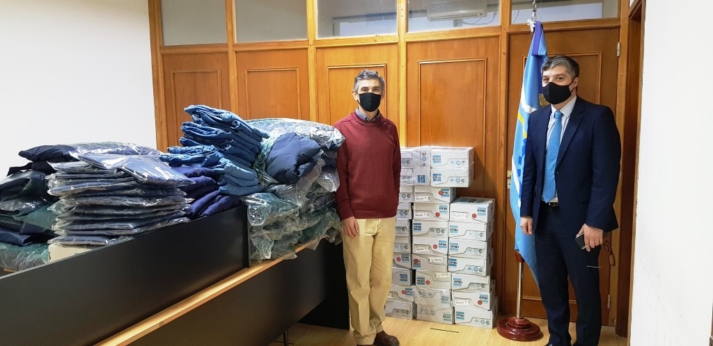 EL MINISTERIO DE INFRAESTRUCTURA RECIBIÓ UNA IMPORTANTE DONACIÓN DE INDUMENTARIA POR PARTE DE GENNEIA
