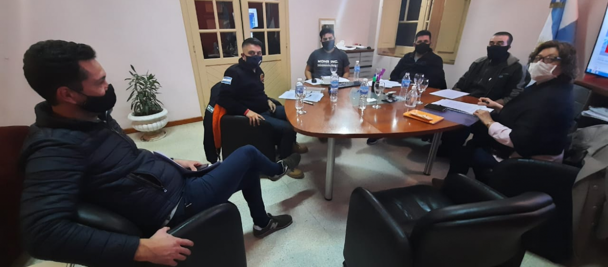 COMITIVA DE LA FEDERACIÓN DE BOMBEROS SE REUNIÓ CON CONCEJALES Y PRESIDENTE DE LA COOPERATIVA DE DOLAVON