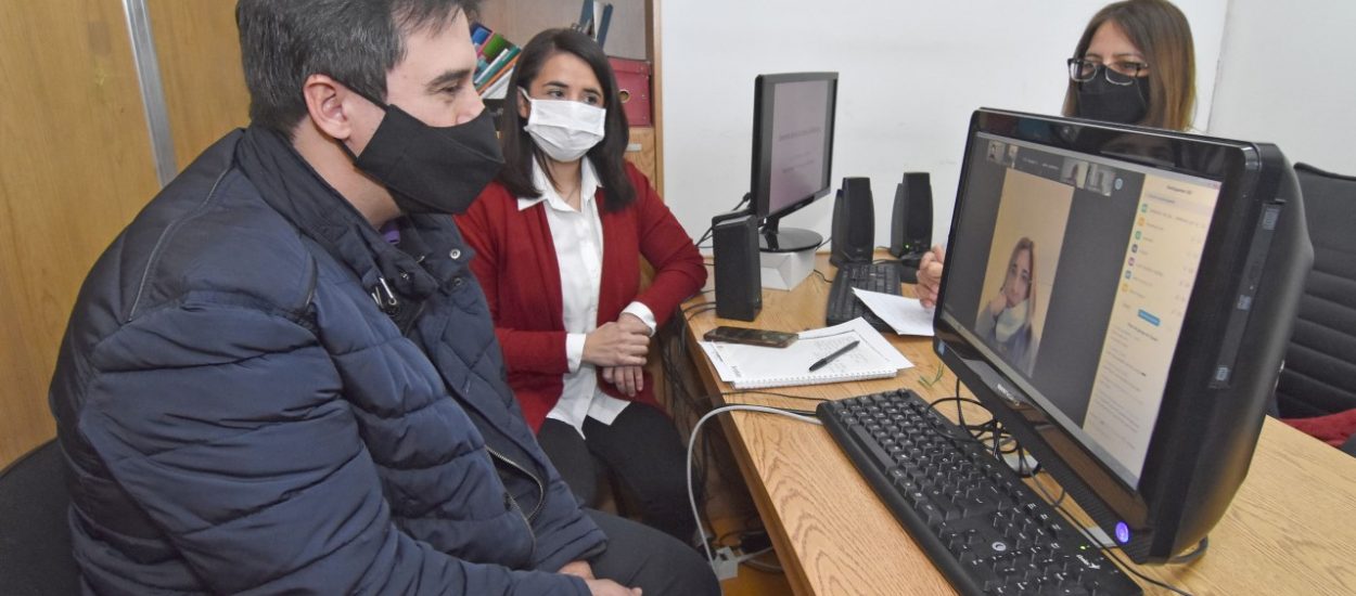 PURATICH SE REUNIÓ EN ESQUEL CON ONGARATO, AUTORIDADES DEL ÁREA PROGRAMÁTICA Y DIRECTORES DE HOSPITALES