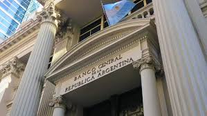 PESCE ANUNCIÓ QUE LOS GASTOS EN DÓLARES POR COMPRAS CON TARJETAS SERÁN COMPUTADAS EN EL CUPO MENSUAL