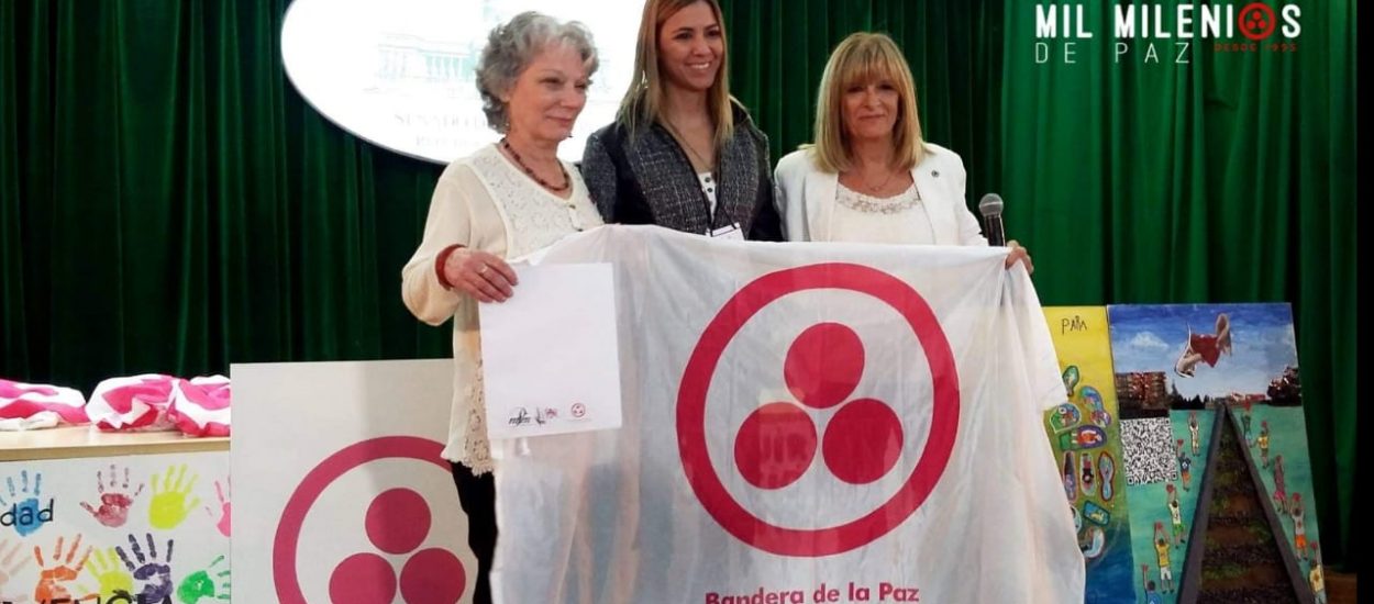 BANDERA INTERNACIONAL DE LA PAZ SE IZARA EN PUERTO MADRYN