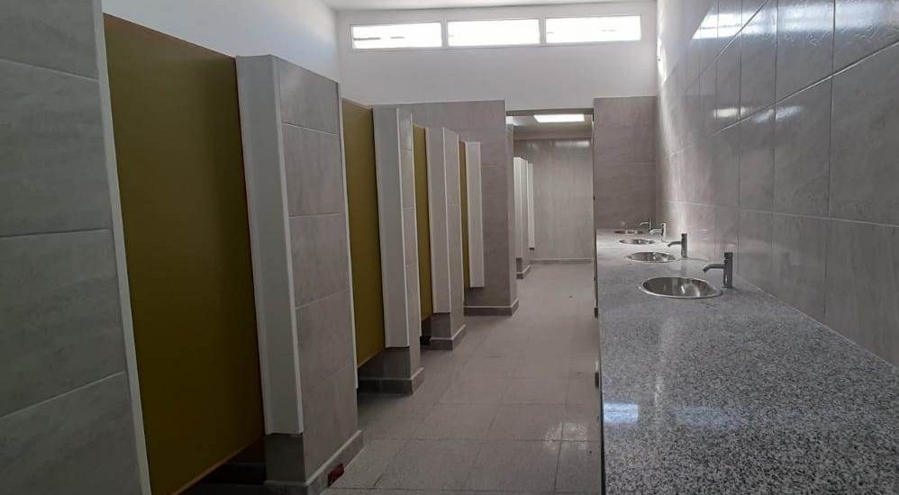 FINALIZÓ LA REFACCIÓN INTEGRAL DE LOS BAÑOS EN LA ESCUELA N° 728 DE PUERTO MADRYN