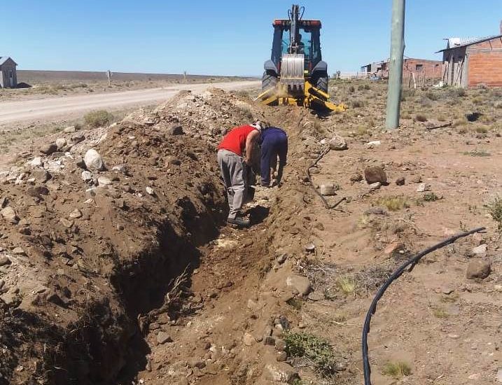 EL MINISTERIO DE INFRAESTRUCTURA, ENERGÍA Y PLANIFICACIÓN DE LA PROVINCIA EXTIENDE LA RED DE AGUA EN GASTRE