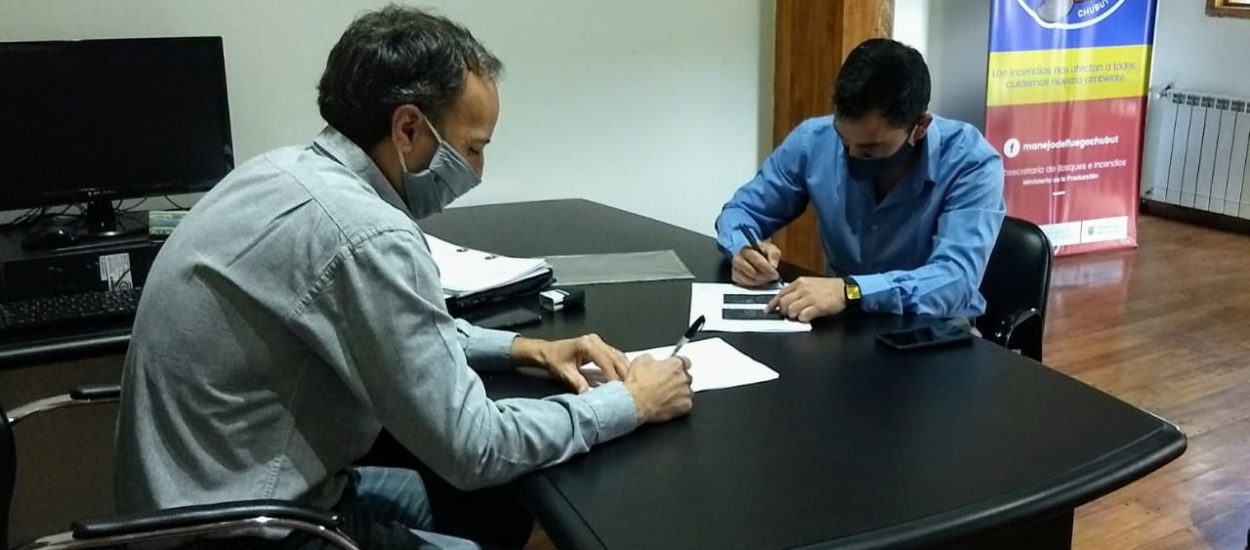 PROVINCIA FIRMÓ CONVENIO CON LA COMUNA RURAL DE CARRENLEUFÚ PARA LA PREVENCIÓN DE INCENDIOS FORESTALES