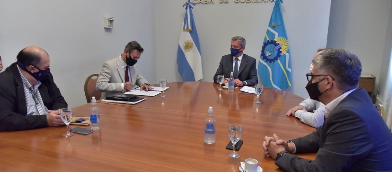 ARCIONI FIRMÓ UN CONVENIO PARA EL ORDENAMIENTO TERRITORIAL DE PUERTO PIRÁMIDES