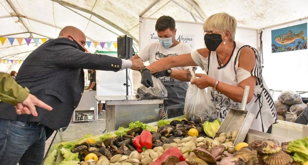 SASTRE INAUGURÓ LA XVII EDICIÓN DE LA FERIA DE PESCADORES ARTESANALES