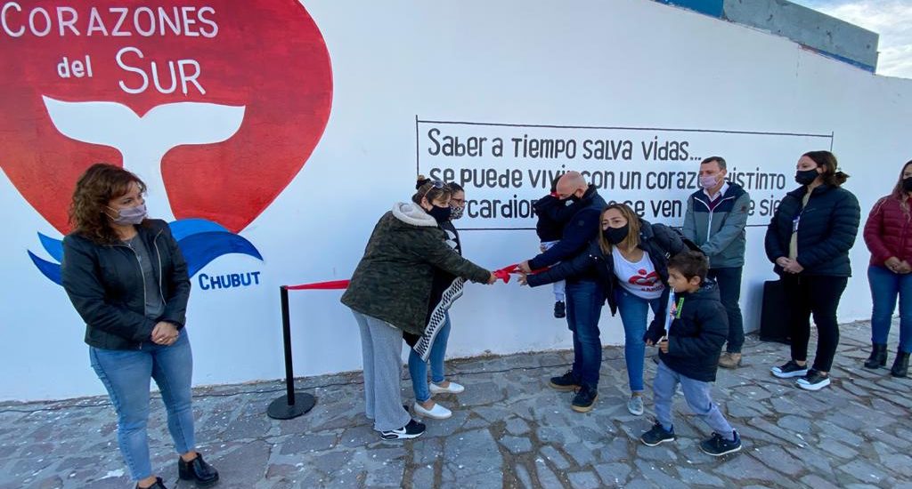 SASTRE INAUGURÓ EL MURAL POR EL DÍA MUNDIAL DE LAS CARDIOPATÍAS CONGÉNITAS Y RATIFICÓ EL COMPROMISO DEL MUNICIPIO CON QUIENES LO NECESITAN