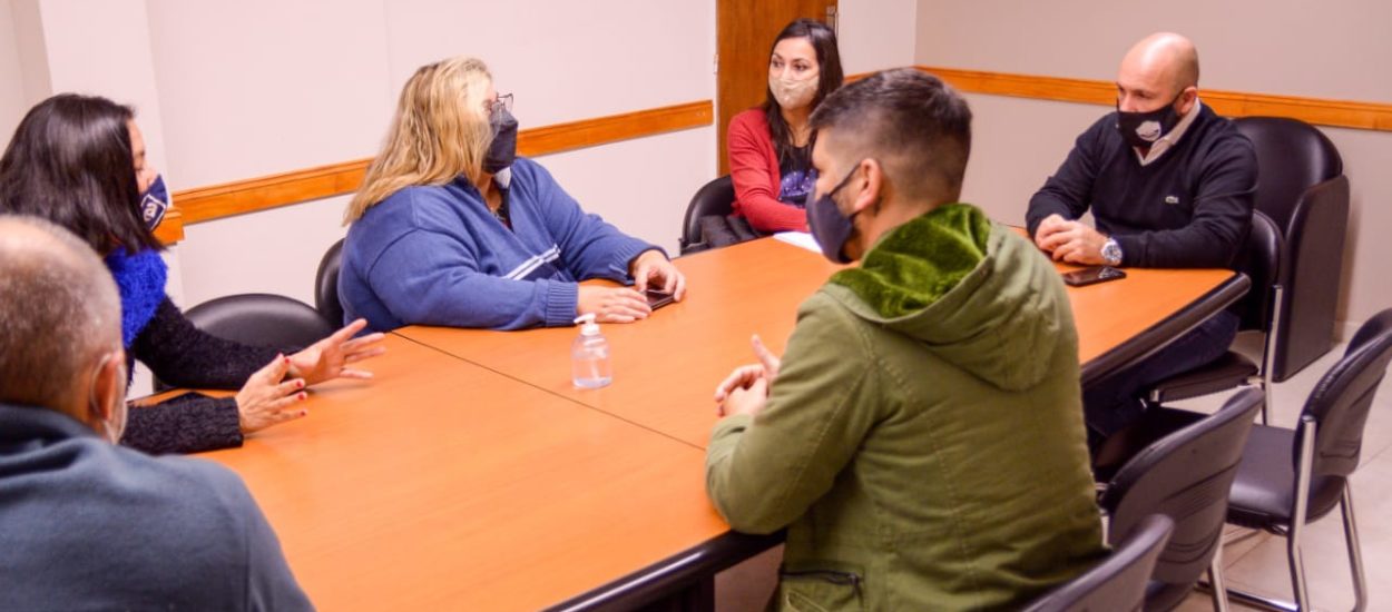 SASTRE RECIBIÓ A LAS REPRESENTANTES DE LA ASOCIACIÓN APRENDER A VOLAR PARA AVANZAR EN EL SUEÑO DE SU SEDE PROPIA