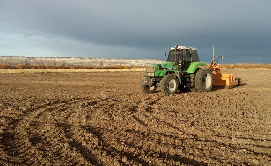 EL GOBIERNO PROVINCIAL LANZA EL PROGRAMA DE PRESTACIÓN DE SERVICIOS DE MAQUINARIA AGRÍCOLA