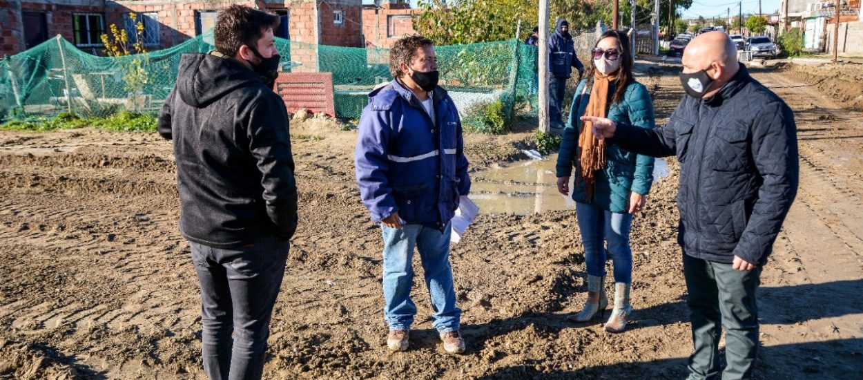 EL INTENDENTE SUPERVISÓ LA OBRA DEL BYPASS QUE SE COLOCÓ EN LA CÁMARA DE EFLUENTES UBICADA EN LA ZONA OESTE DE MADRYN