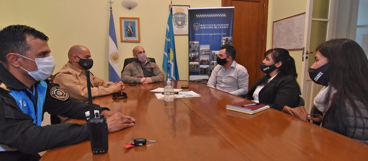 MASSONI SE REUNIÓ CON REFERENTES DE LA ASOCIACIÓN DE BOMBEROS VOLUNTARIOS DE CARRENLEUFÚ