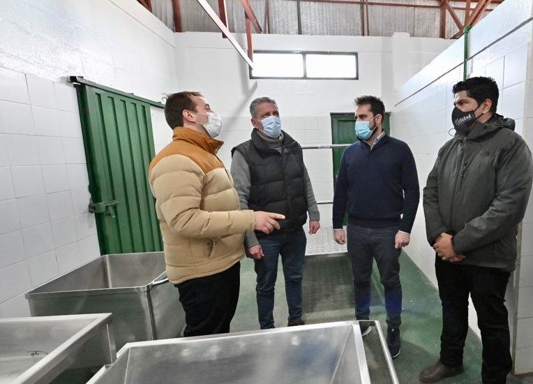 ARCIONI PUSO EN FUNCIONAMIENTO LA SALA DE FAENA DEL MATADERO DE GASTRE