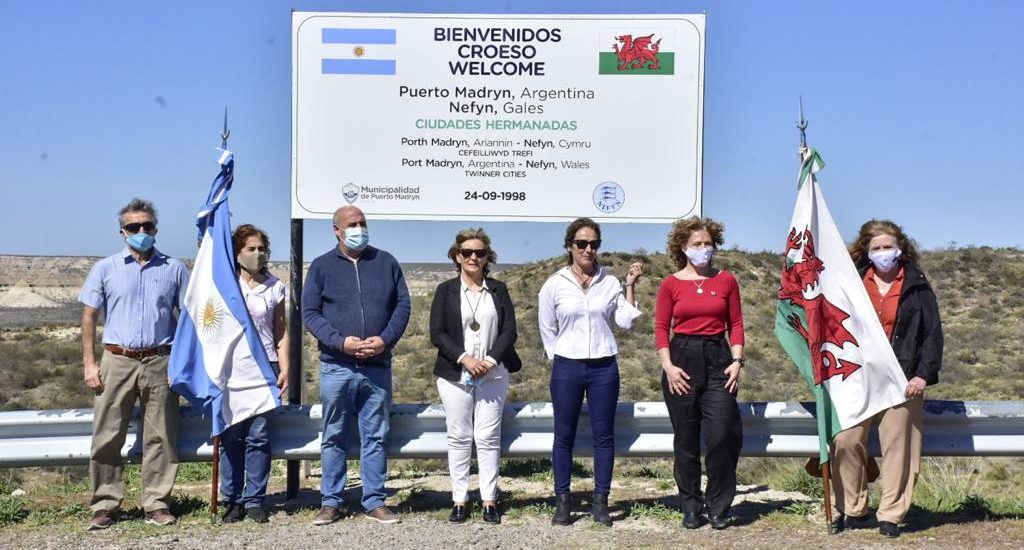 MADRYN YA TIENE UN CARTEL SOBRE EL ANIVERSARIO DEL HERMANAMIENTO CON LA CIUDAD DE NEFYN