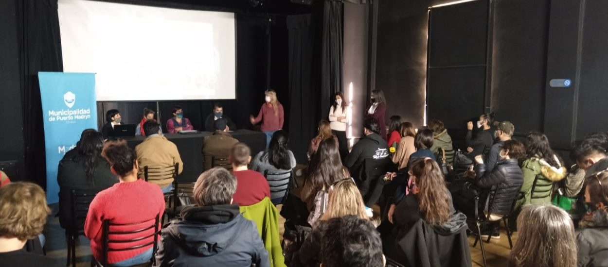 PUERTO MADRYN: EDUCACIÓN INCLUSIVA OFRECIÓ UNA CHARLA SOBRE ESTRATEGIAS GENERALES DE DISCAPACIDAD PARA TALLERES CULTURALES MUNICIPALES