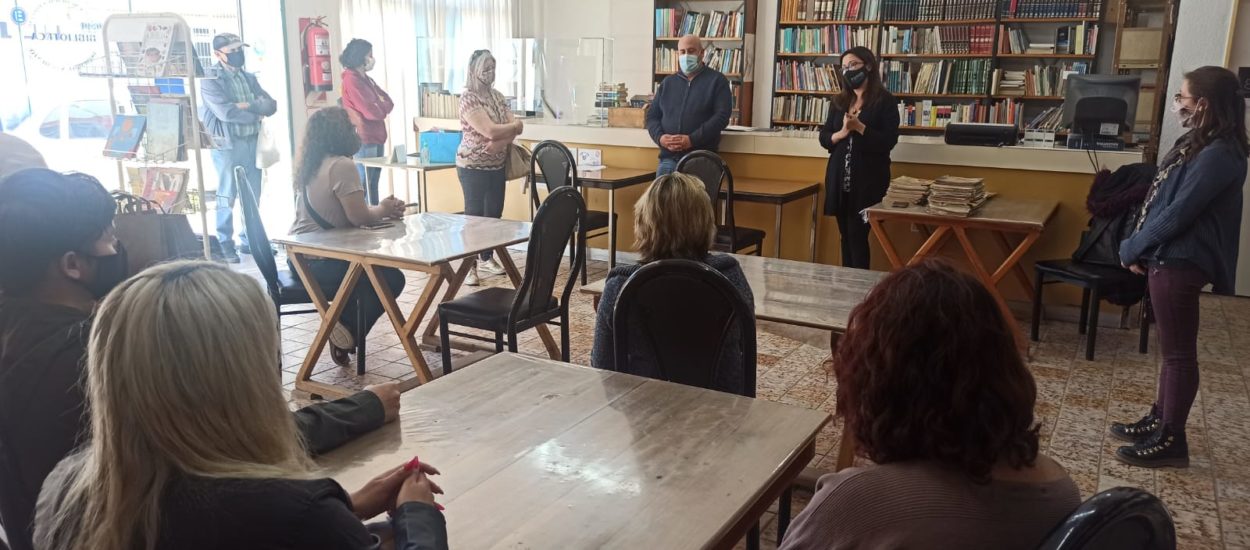 ENTREGA DE LIBROS A BIBLIOTECAS DE LA CIUDAD