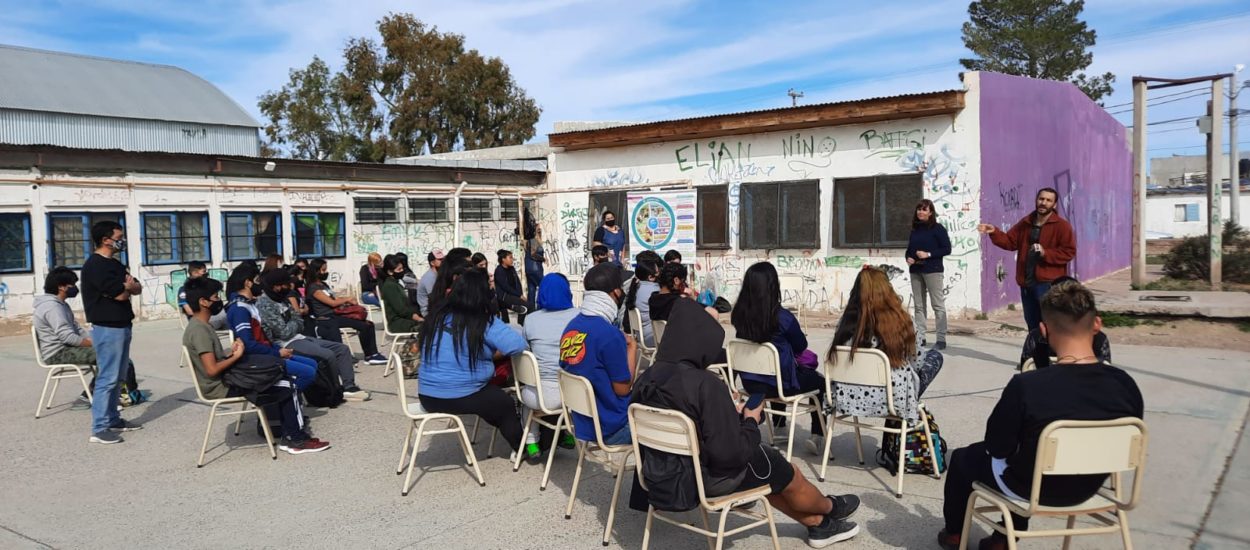 SIGUEN LAS CHARLAS DE ALIMENTACIÓN SALUDABLE EN LOS TALLERES DEPORTIVOS