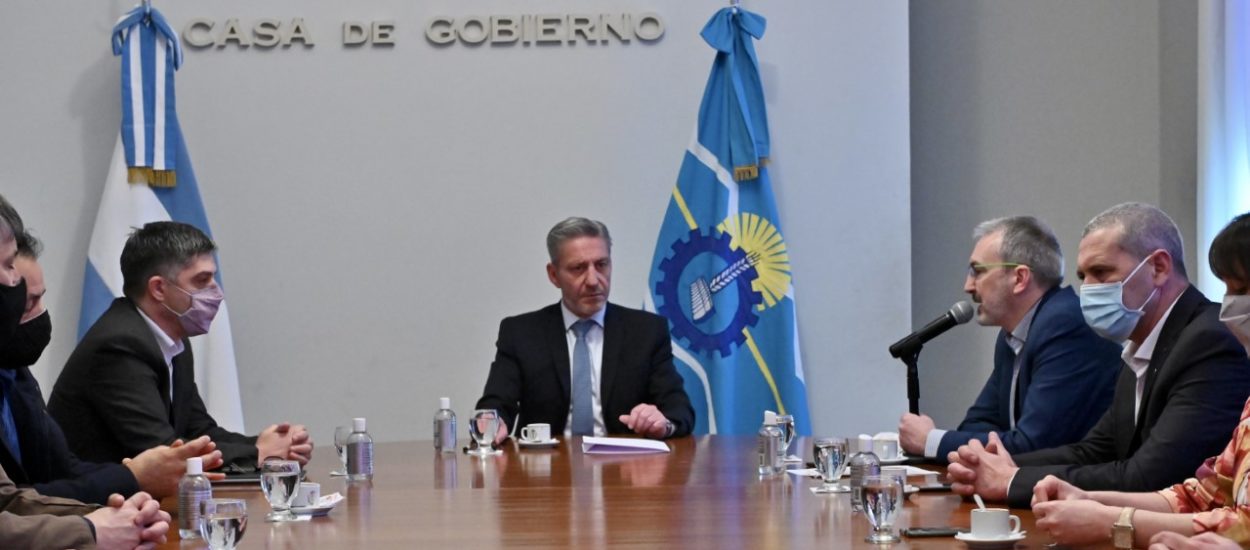 DÍA DE LA SANIDAD: ARCIONI FIRMÓ EL INICIO DE OBRA DE LA AMPLIACIÓN Y REFACCIÓN DEL HOSPITAL RURAL DE LAGO PUELO