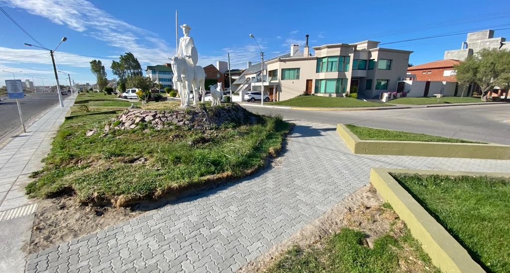 INICIARON LOS TRABAJOS PARA LA PUESTA EN VALOR DEL MONUMENTO AL QUIJOTE DE LA MANCHA