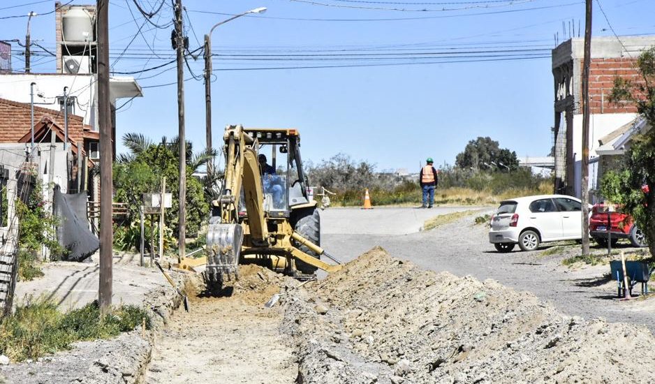 COMENZARON LAS OBRAS DE CORDONES CUNETA EN LAS CALLES CHARCAS Y ALICIA MOREAU DE JUSTO