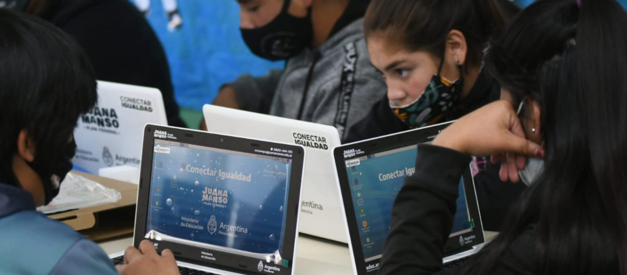 COMENZÓ EN CHUBUT LA DISTRIBUCIÓN DE NETBOOKS DEL PLAN FEDERAL JUANA MANSO