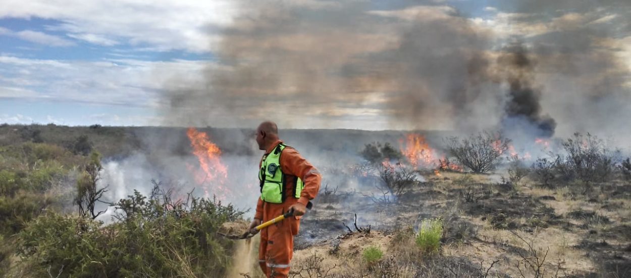 DEFENSA CIVIL EXTINGUIÓ INCENDIO QUE AFECTÓ 90 HECTÁREAS EN EL ESTABLECIMIENTO “LOS GAUCHOS”