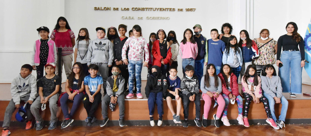 ALUMNOS DE LA ESCUELA N° 210 DE ESQUEL VISITARON CASA DE GOBIERNO