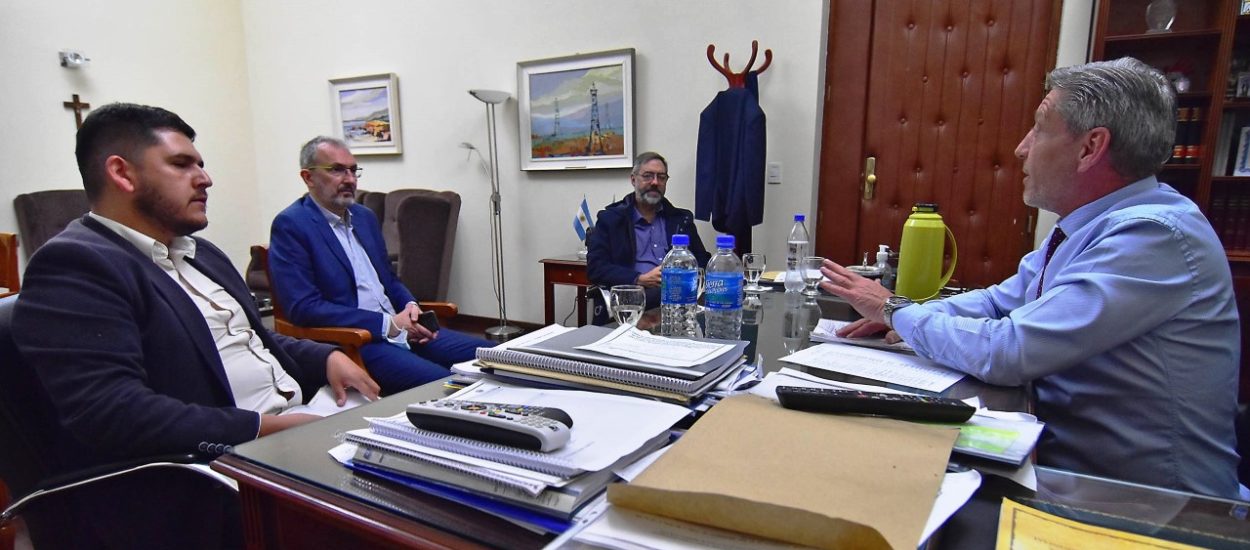 ARCIONI RECIBIÓ A INTEGRANTES DEL PARTIDO MUNICIPAL VIDA DE TRELEW PARA AVANZAR EN PROYECTOS PRODUCTIVOS 