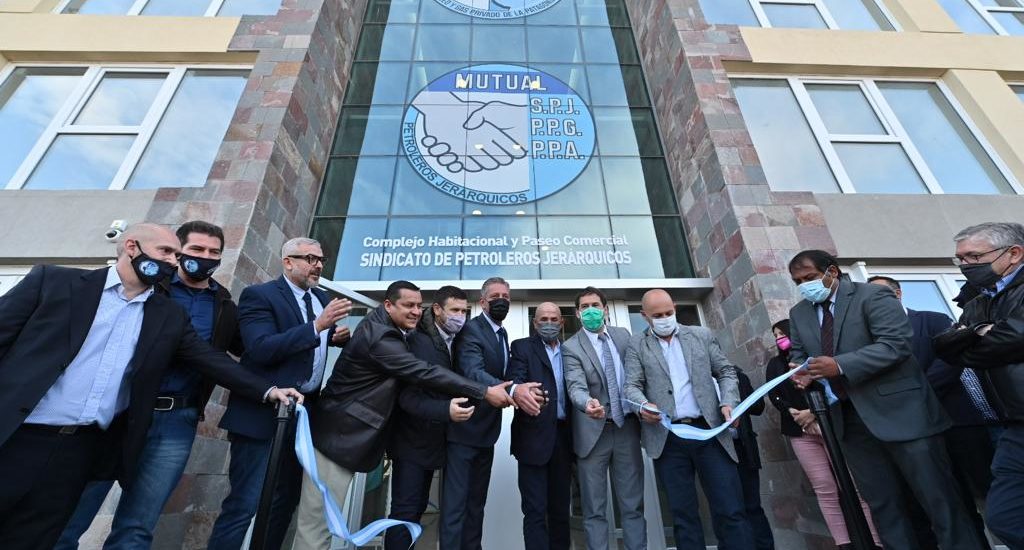 ARCIONI INAUGURÓ UN COMPLEJO COMERCIAL Y HABITACIONAL DEL SINDICATO DEL PERSONAL JERÁRQUICO Y PROFESIONAL DEL PETRÓLEO