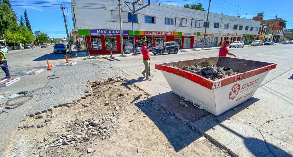 INICIÓ LA OBRA DE REPARACIÓN DE PAVIMENTO EN AV. GALES Y ROSALES Y AV. GALES Y VILLEGAS