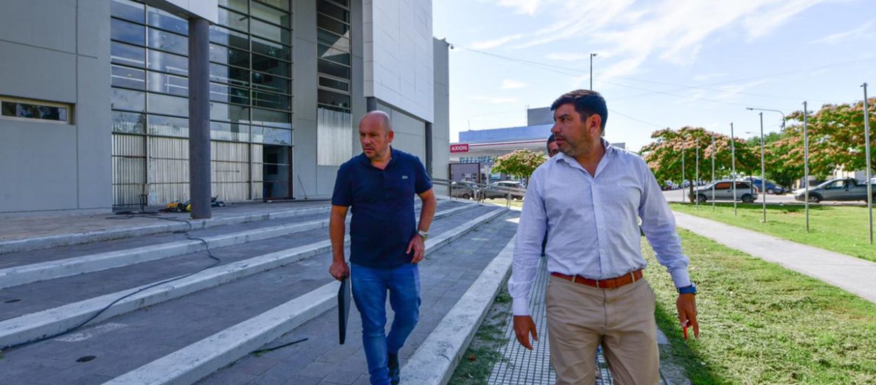 RICARDO SASTRE RECORRIÓ LAS OBRAS DE REPARACIÓN EN LEGISLATURA