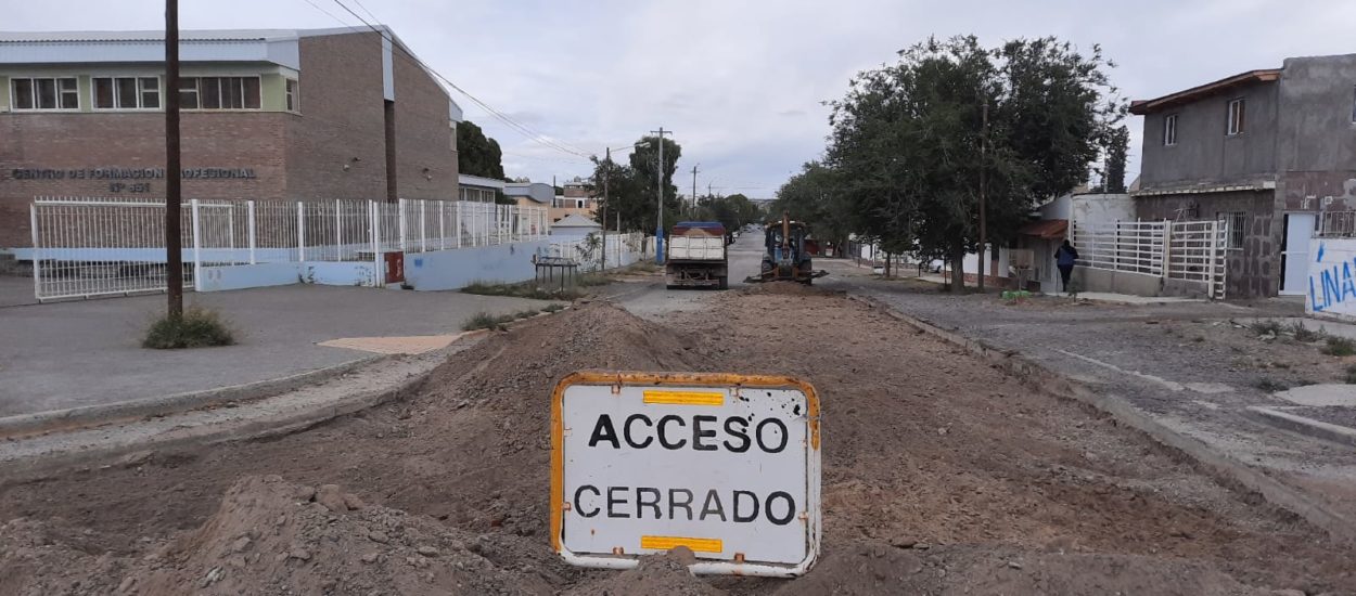 COMENZARON LAS TAREAS PARA LA PAVIMENTACIÓN DE LA CALLE ROSALES