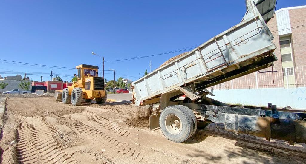 OBRAS DE PAVIMENTACIÓN EN DISTINTOS SECTORES DE LA CIUDAD